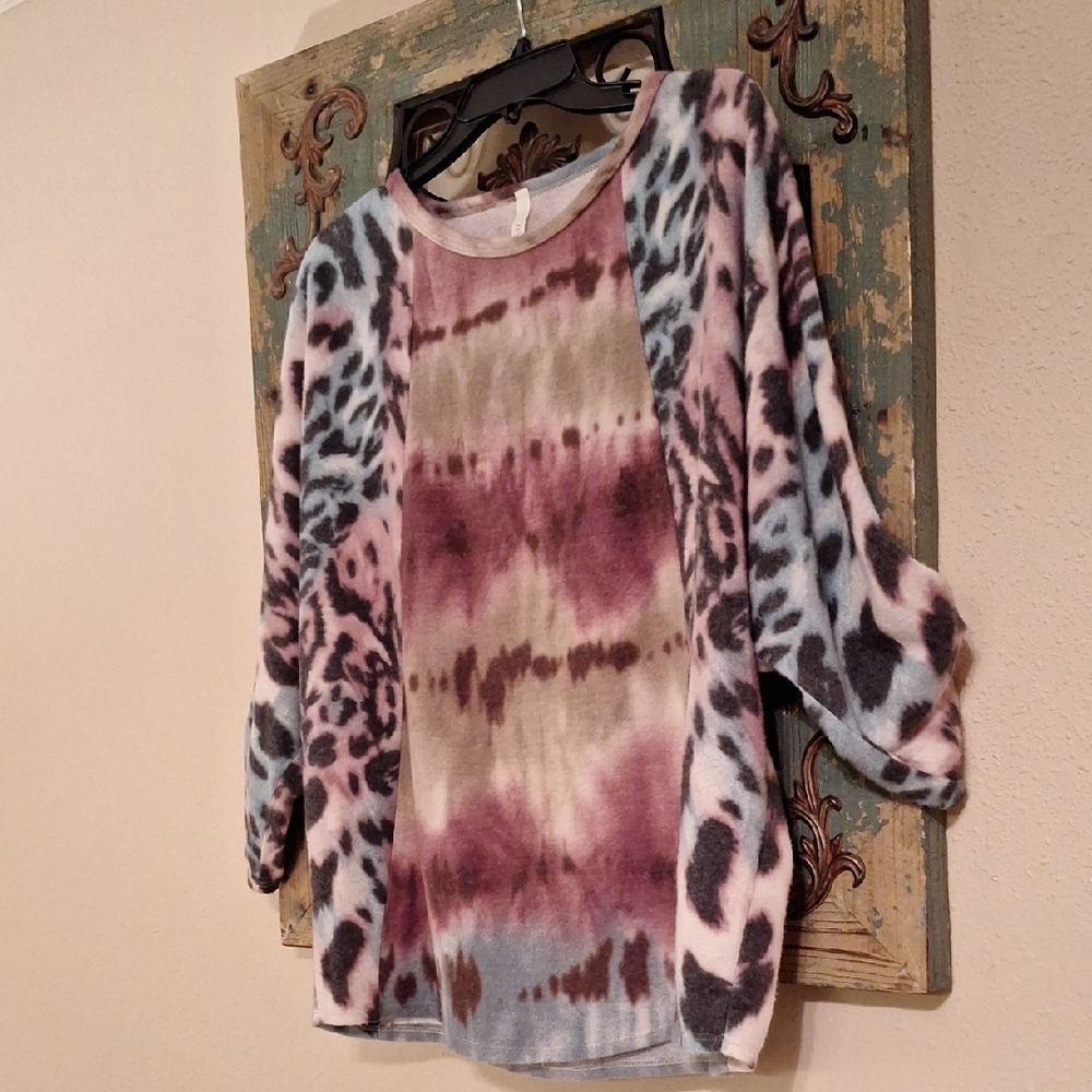 Stylish Tie-Dye Sweatshirt in Pink and Blue. Size Medium